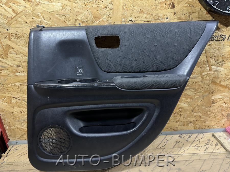 Toyota Kluger V Обшивка двери задней правой 67787X13W0
