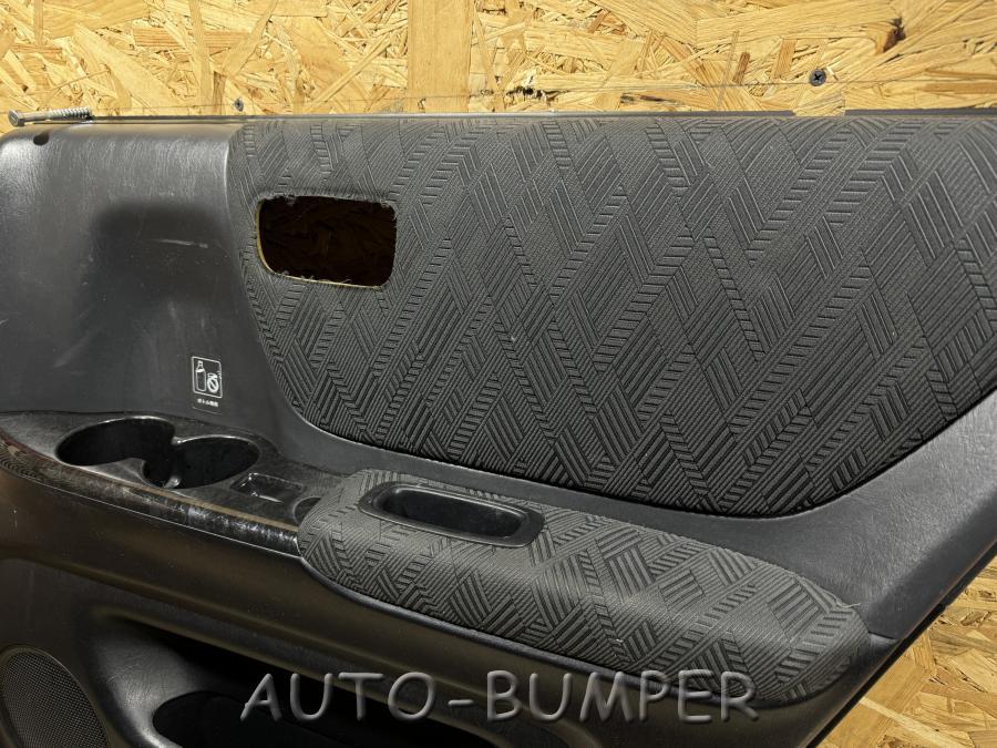 Toyota Kluger V Обшивка двери задней правой 67787X13W0
