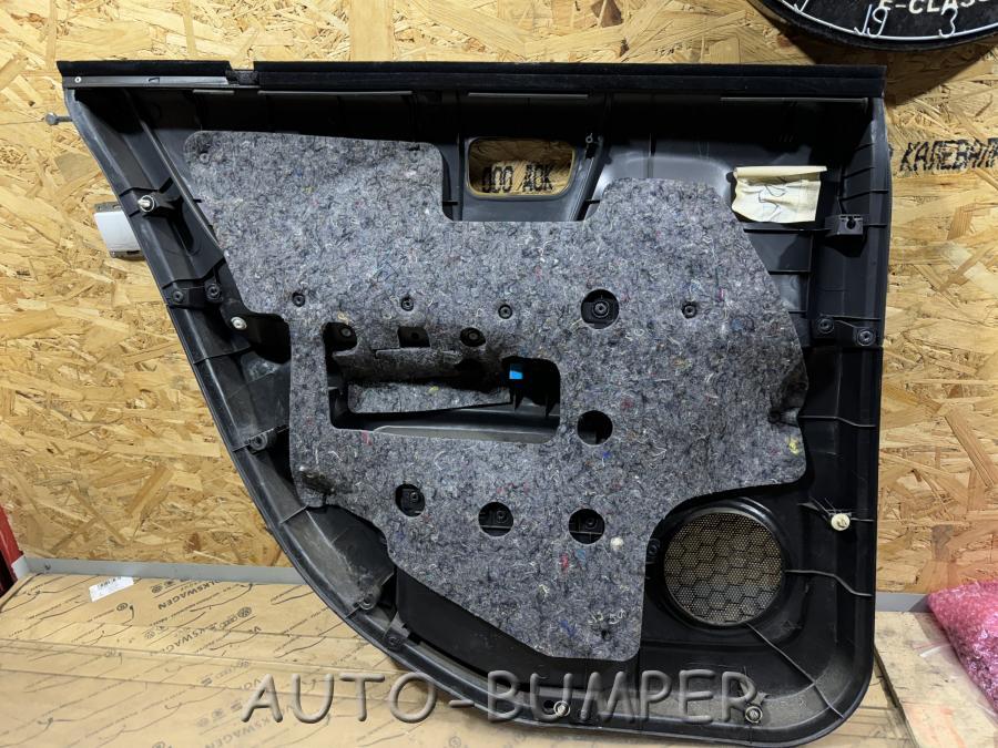 Toyota Kluger V Обшивка двери задней правой 67787X13W0