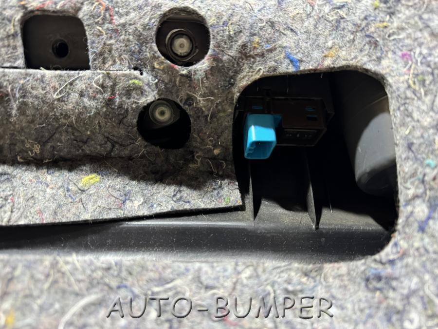 Toyota Kluger V Обшивка двери задней правой 67787X13W0