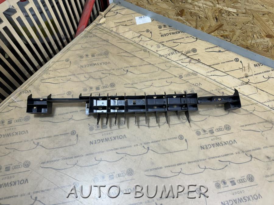 Toyota Kluger V Направляющая задняя правая 66414-48050