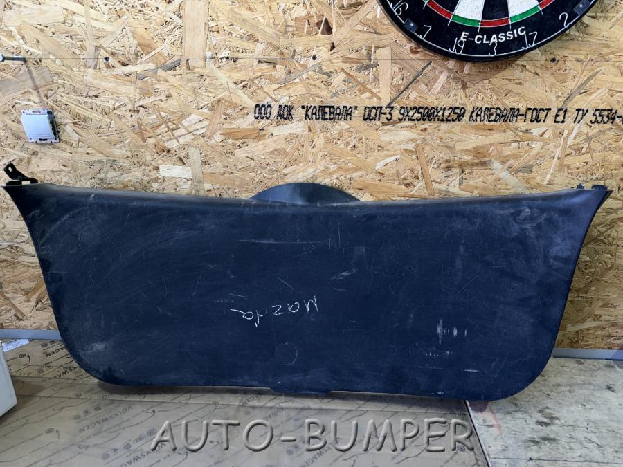 Mazda CX7 2007- Панель обшивки крышки багажника EG2168960