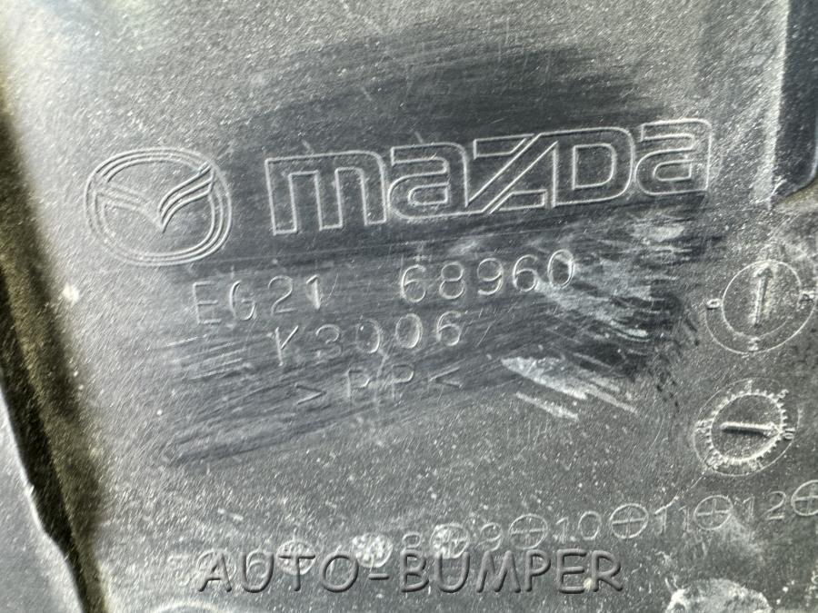 Mazda CX7 2007- Панель обшивки крышки багажника EG2168960