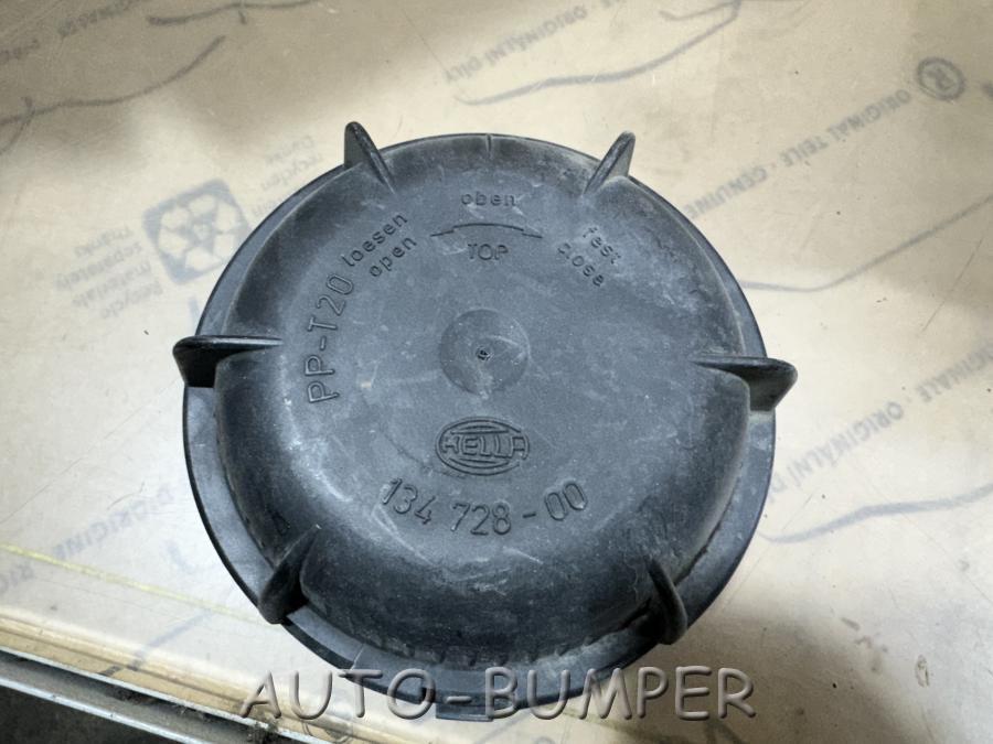 Volkswagen Passat 1988- Крышка фары 13472800