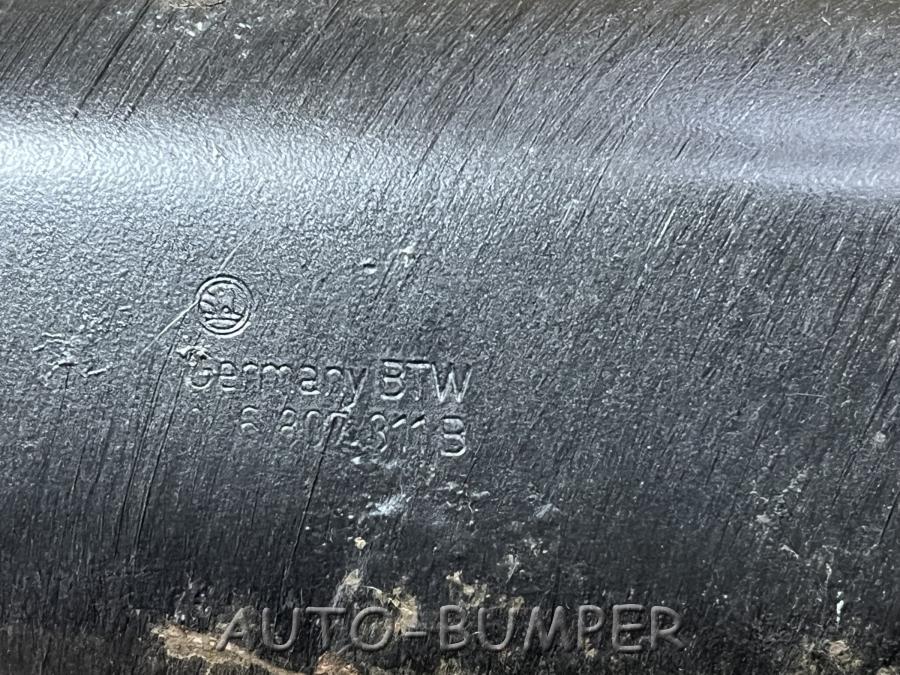 Усилитель заднего бампера  1U6807311B