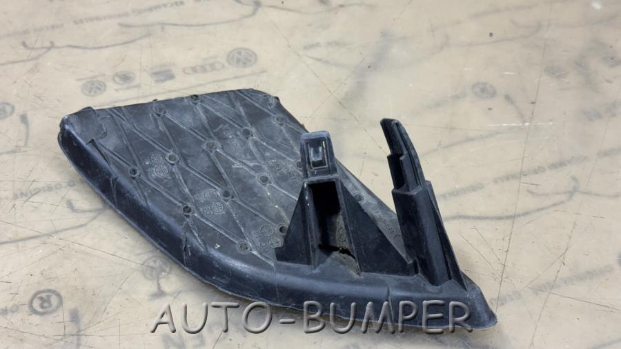 Toyota Corolla 150 Заглушка правая противотуманной фары 81481-12080