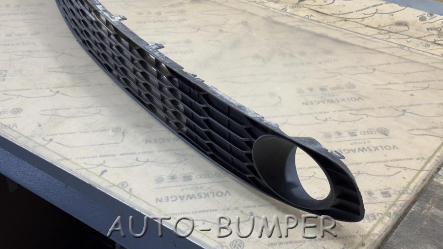 Renault Thalia/Symbol - Решетка в бампере перед 8200700247 8200791629