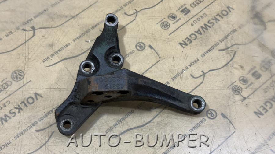 Toyota Corolla - Кронштейн опоры двигателя 1231522030