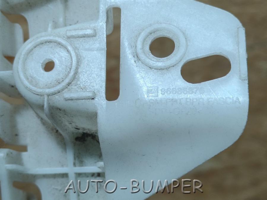 Chevrolet Spark 2011- Кронштейн переднего бампера левый 96686876