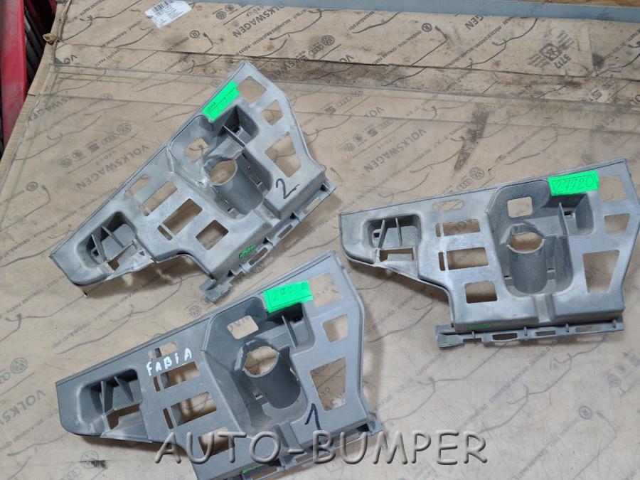 Skoda Fabia 2 Кронштейн переднего бампера 5J0807055A
