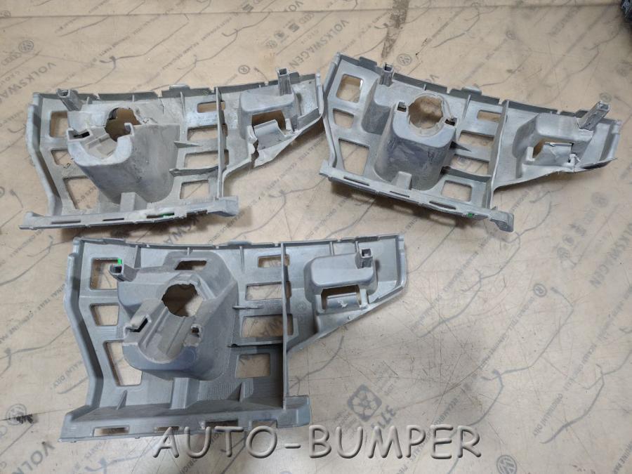 Skoda Fabia 2 Кронштейн переднего бампера 5J0807055A
