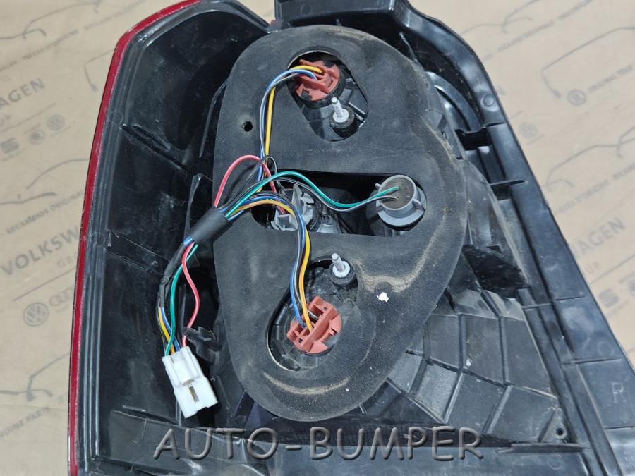 Toyota Kluger V Фонари задние N6486758, N6486761