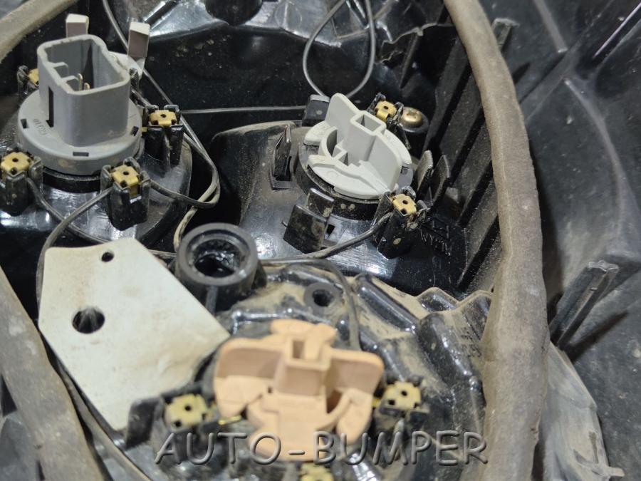 Toyota Kluger V Фонари задние N6486758, N6486761