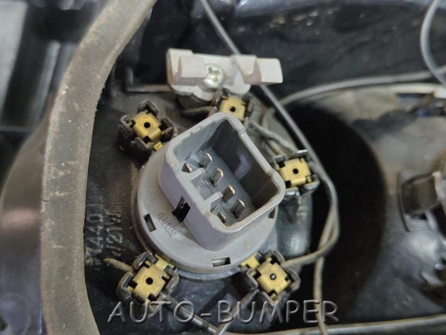 Toyota Kluger V Фонари задние N6486758, N6486761