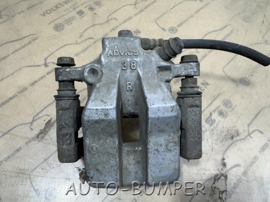 Toyota Camry 40 Суппорт задний правый 4783033210