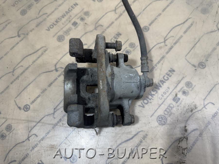 Toyota Camry 40 Суппорт задний правый 4783033210