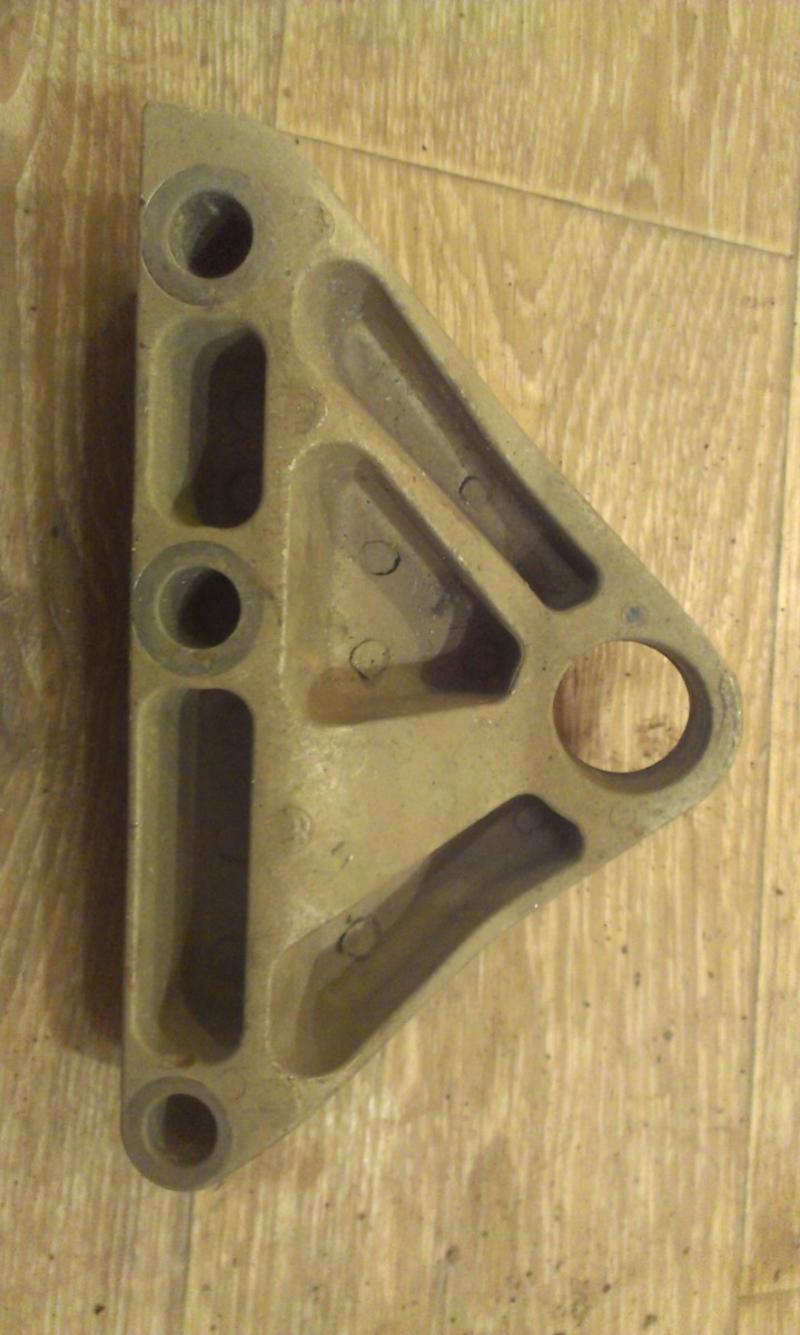 Ford Mondeo 4 2007- Кронштейн нижней опоры КПП 7G916P093FB, 1446722