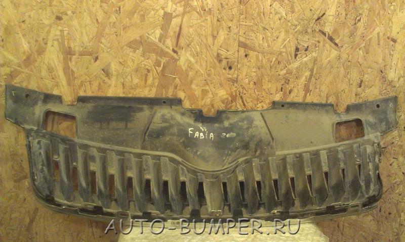 Skoda Fabia 2010- Решетка радиатора  5J0853668C
