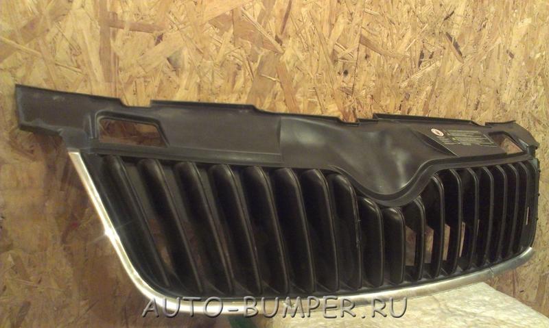 Skoda Fabia 2010- Решетка радиатора  5J0853668C