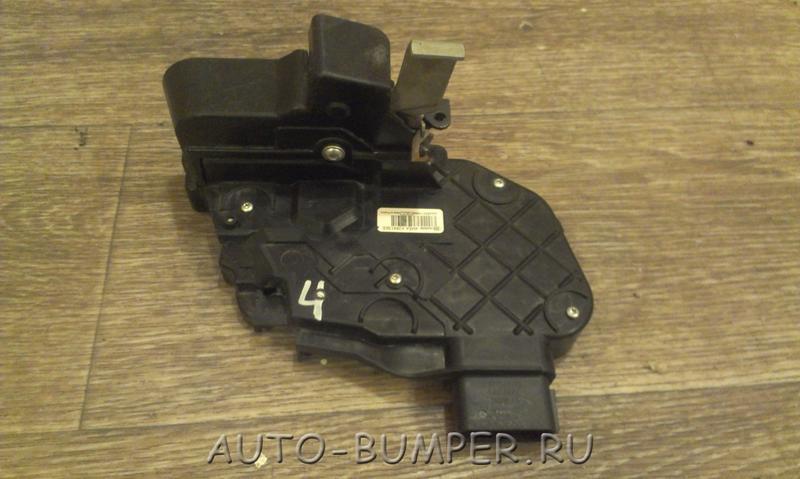 Ford Focus 2 2005- Замок двери задней левой 4M5AA26413EE