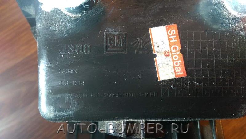 Chevrolet Cruze J300 2009- Накладка двери правая 94811314