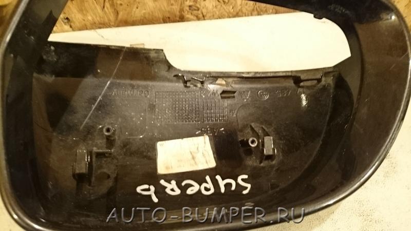 Skoda Superb 2008- Крышка зеркала левая 3T0857537