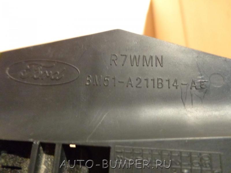 Ford Focus 3 2011 - Крепеж стеклоподъёмника перед правой двери 1716801 BM51A211B14AE