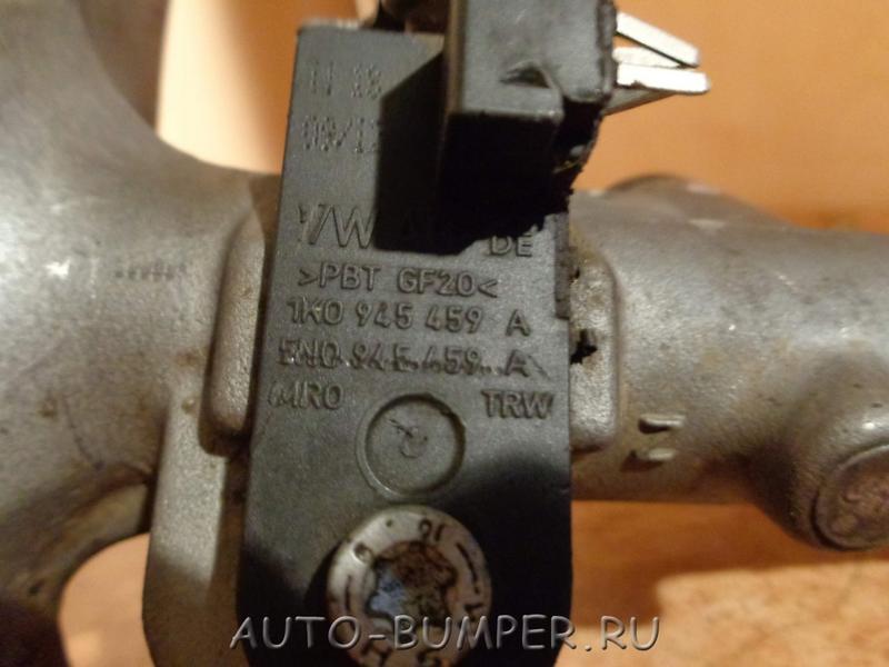 VW Golf 5 2005- Главный тормозной цилиндр 1K0945459A