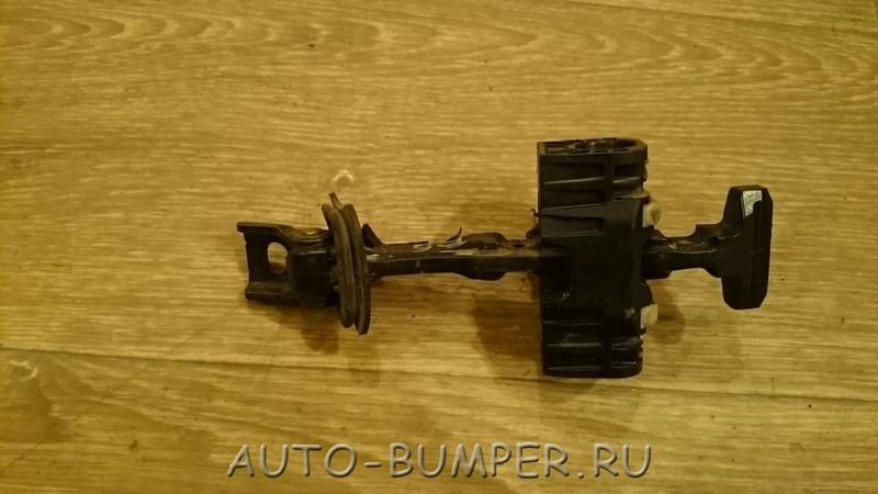 Volkswagen Jetta 2011- Ограничитель двери передней 5C6837249