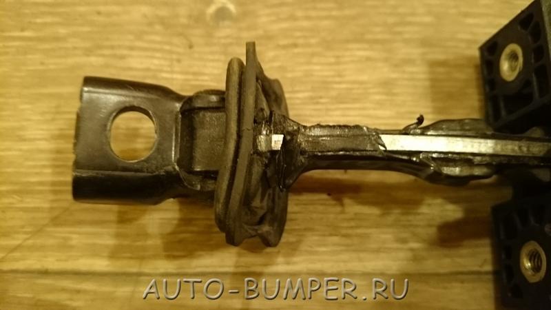 Volkswagen Jetta 2011- Ограничитель двери передней 5C6837249