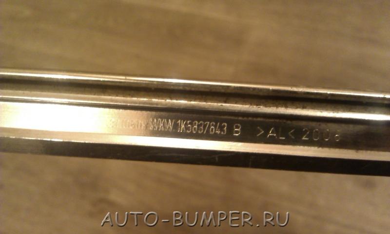 Volkswagen Jetta 2005- Молдинг двери передней левой 1K5837643B