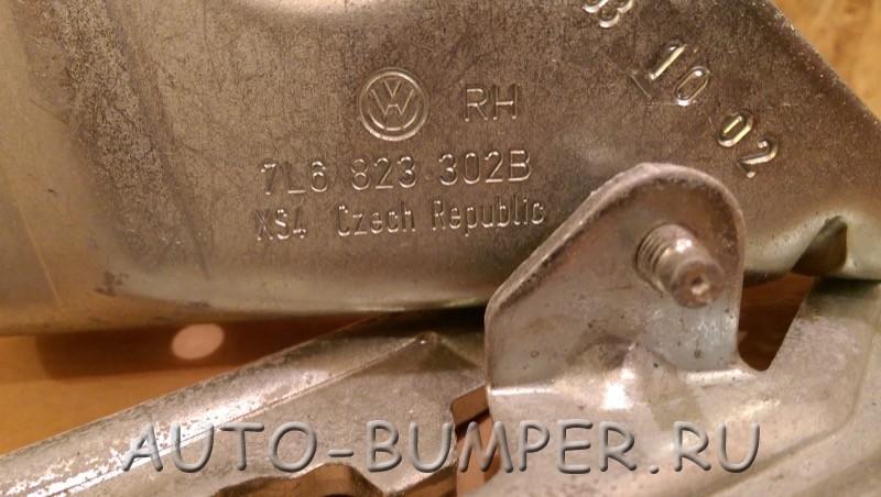 Volkswagen Touareg 2007- петля капота правая 7L6823302B 