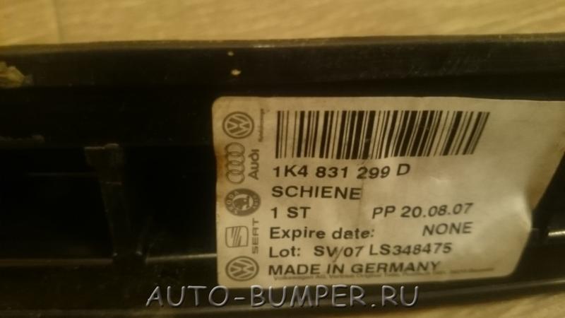 VW Golf 2004- Кронштейн накладки двери передней левой задний 1K4831299D