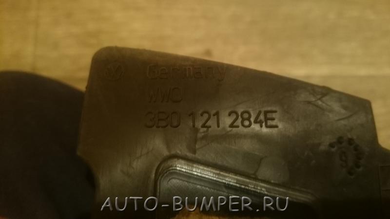 Skoda Superb / Passat B5 2001- Дефлектор радиатора правый 3B0121284E
