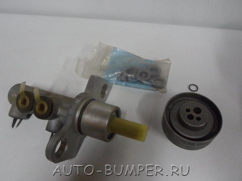 Audi A4, VW Passat B5 1995- Главный тормозной цилиндр (2.4 л) 8D0611021B
