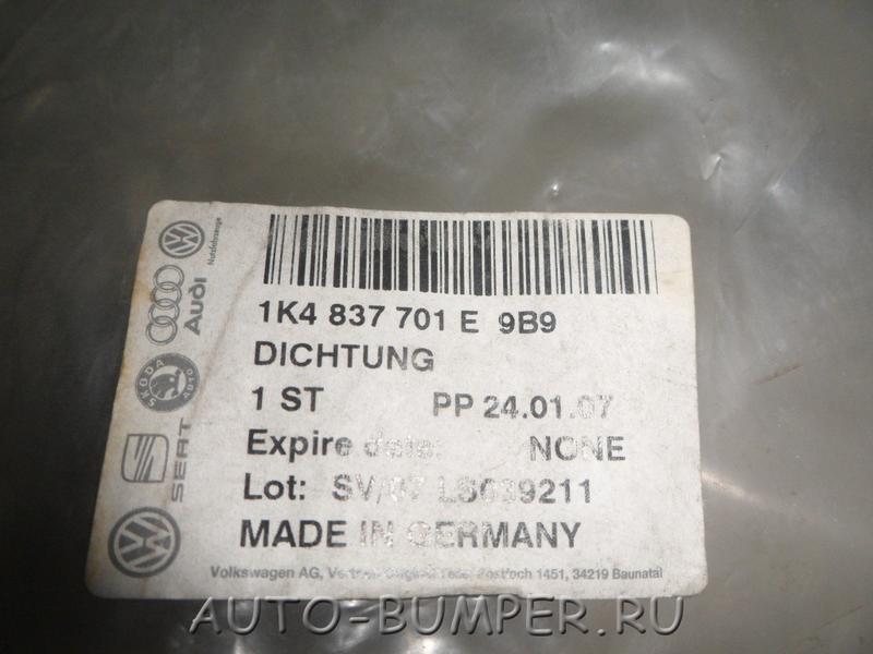 Volkswagen Golf 2005- Уплотнитель двери передней левой 1K4837701E9B9