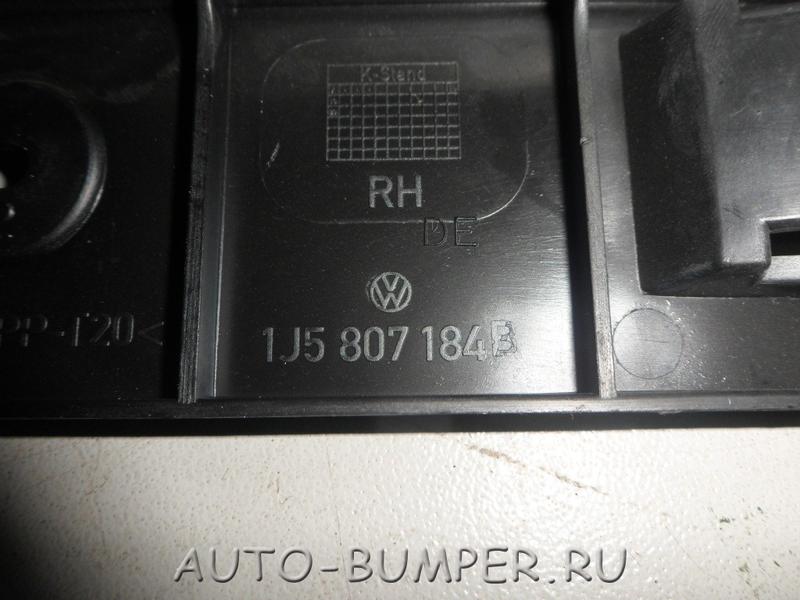 Volkswagen Jetta 2000- Направляющая переднего бампера правая 1J5807184B