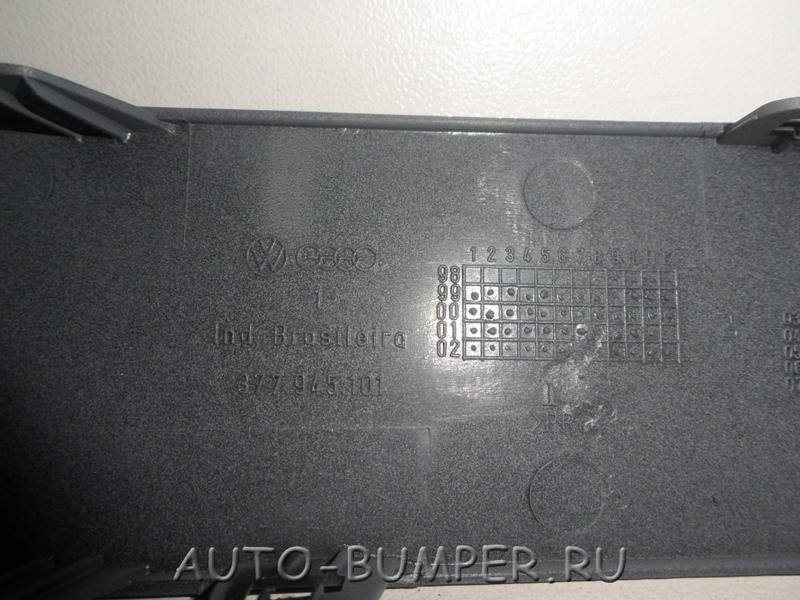 Volkswagen Gol BR 2004- Накладка заднего левого фонаря 377945101