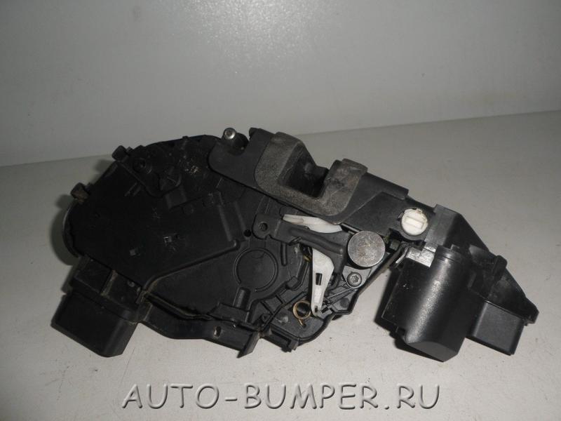 Land Rover Discovery IV 2009- Замок двери задней левой 8X2A26413AC