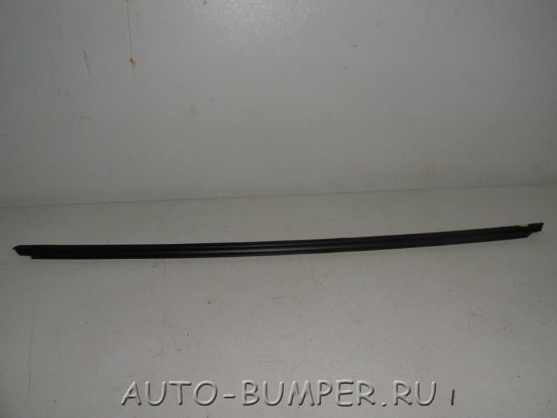 VW Gol Br/ Parati BR  2004- Молдинг лобового стекла левый 377837123B