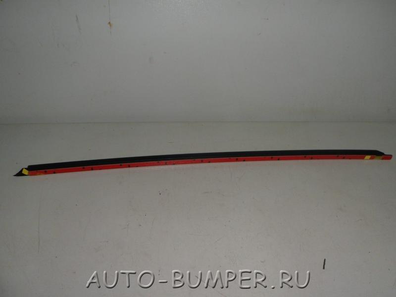 VW Gol Br/ Parati BR  2004- Молдинг лобового стекла левый 377837123B