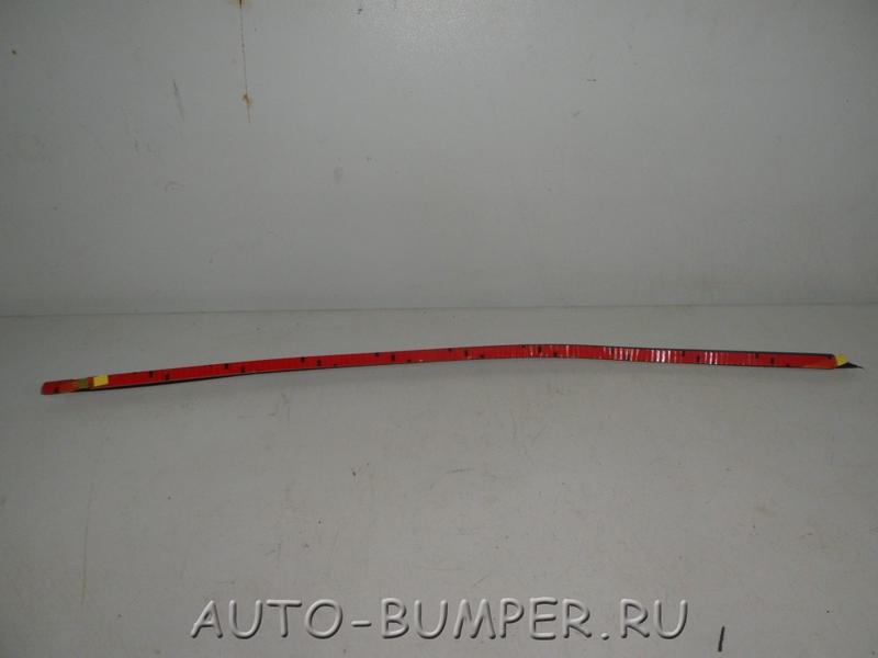 VW Gol Br/ Parati BR  2004- Молдинг лобового стекла правый 377837124A