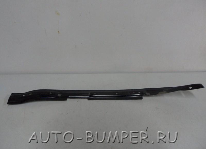 Volkswagen Jetta 2005- Направляющая планка стекла правая передняя 1K5833308F 1K0831307J