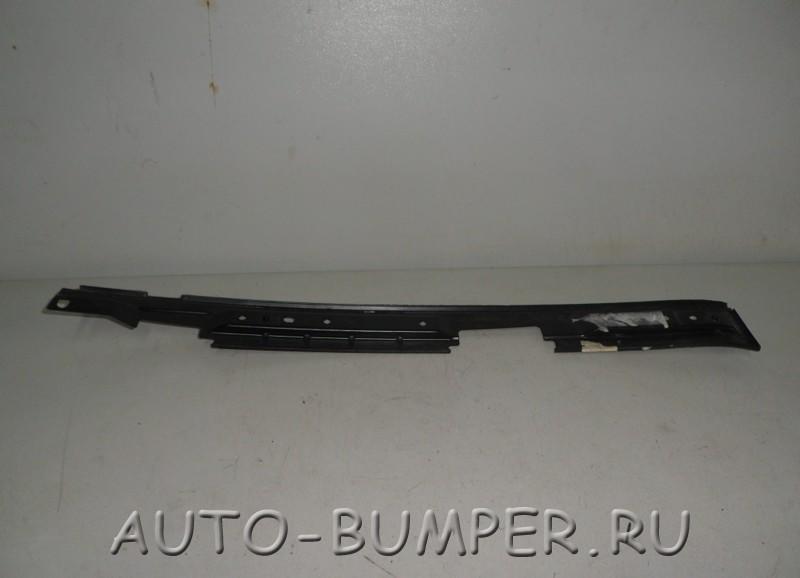 Volkswagen Jetta 2005- Направляющая планка стекла левая передняя 1K0831307F