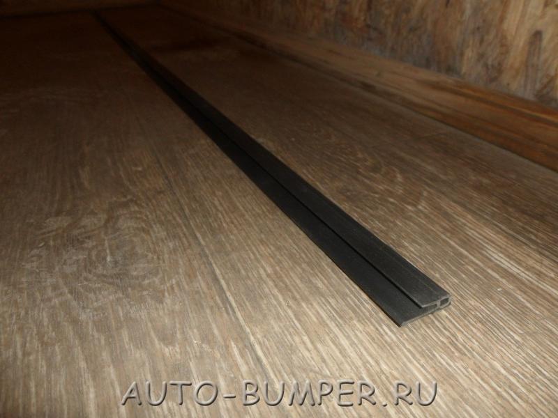 Volkswagen Golf 3 1992- Направляющая накладки порога 1H0853941