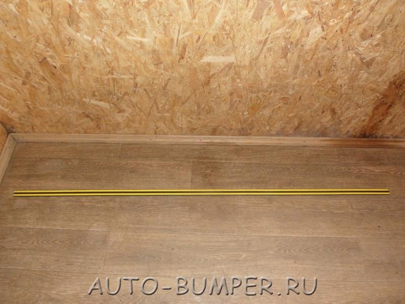 Volkswagen Golf 3 1992- Направляющая накладки порога 1H0853941