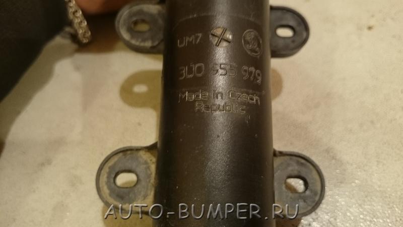 Skoda Superb 2008- Форсунка омывателя фары левая 3U0955979
