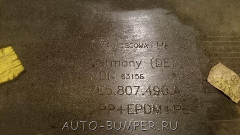 Volkswagen Transporter 2010- Вставка ПТФ правая 7E5807490A; 7E5807490AGRU