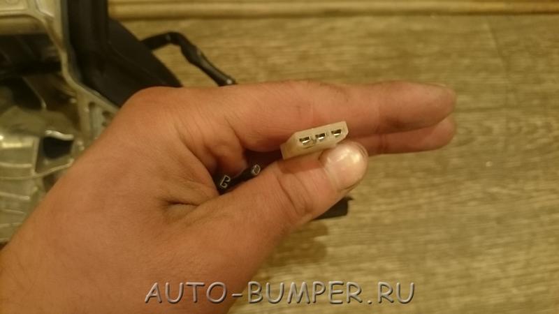 Volkswagen Transporter 2010- Кронштейн зеркала правого 7E1857502GKC9X