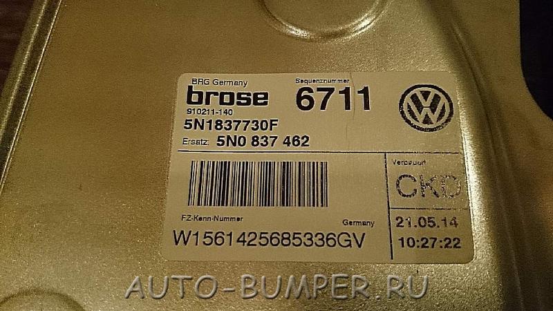 VW Tiguan 2007- Стеклоподъемник передней правой двери 5N1837730F 5N0837462